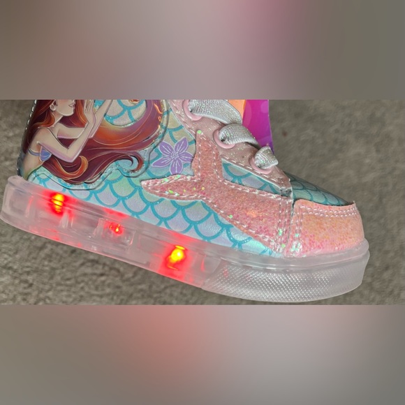 NWT Disney Princess The Little Mermaid Youth size 6 Light-Up High Top Sneakers - Picture 8 of 8